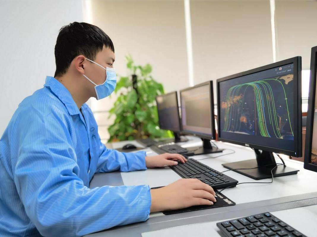 軟件技術開發(fā)工程師報考指南與職業(yè)發(fā)展路徑解析